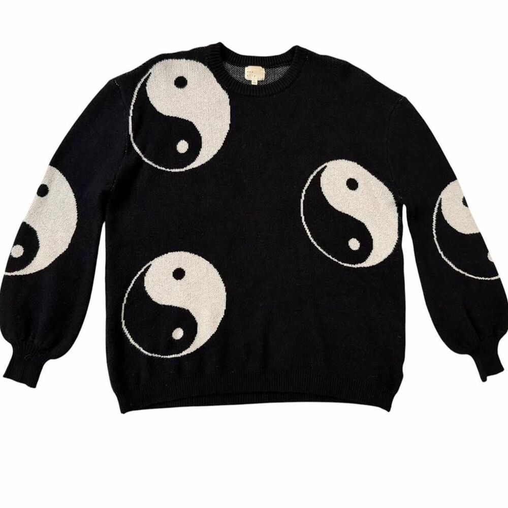 Dee Elly black sweater with white yin-yang symbols